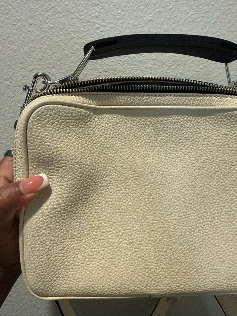 Marc Jacobs Cream Pebbled Leather Messenger Bag with Black Logo